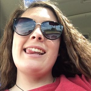 Meet your Posher, Brenna